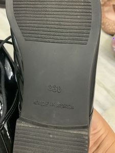 Glossy Black Lace-Up Oxford Shoes