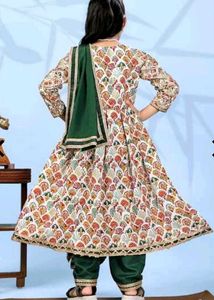 New Cute Floral Print Girls' Kurta Set