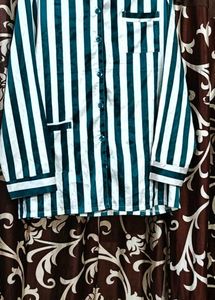 Striped Satin t shart no offer please 🙏
