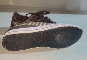 PUMA Men's Casual Shoes.  Like New . No Coins.