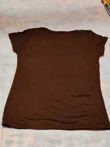 ELLE Paris V-Neck T-Shirt