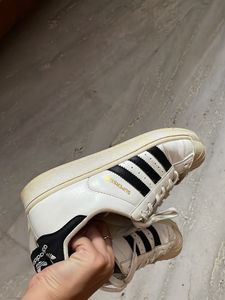 Adidas Superstars / White Sneakers