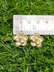 Elegant Flower Pearl Earrings Set of 2