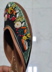 Embroidered Jutti Flats