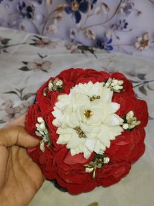 Exquisite Floral Hair Accessory