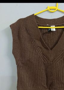 Cropped V-Neck Knit Vest