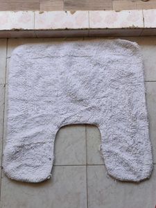 Plush U-Shaped Bath Mat