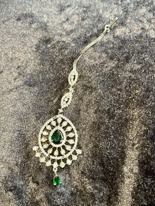 Stunning Emerald &amp; Crystal Necklace Set