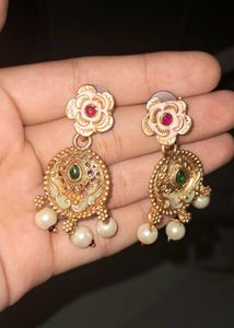 Exquisite Gold Kundan Necklace Set