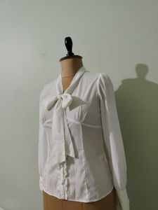 Chic White Bow Blouse