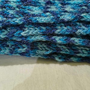 Handmade woolen muffler