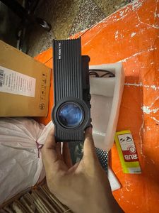 4K HD Quality Projector New Conditions.