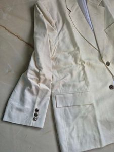 Classic Cream Blazer | 4 cuts and pockets