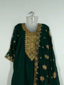 Elegant Emerald Green &amp; Gold Embroidered Indian Su