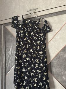 Chic Floral Cold Shoulder Mini Dress