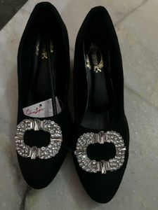 Elegant Black Heels with Crystal Embellishment
