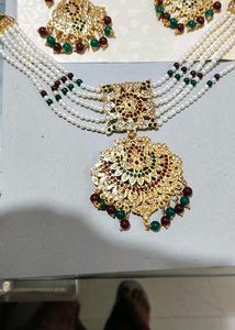 Exquisite Pearl and Kundan Necklace Set