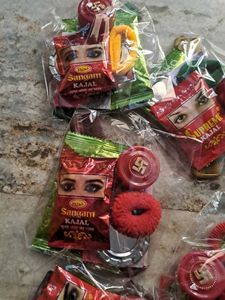 pavk of 9Assorted Hair Accessories &amp; Kajal