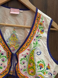 Sleeveless Tie-Up Short Shrug Blouse