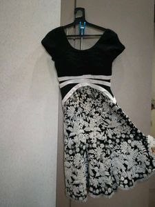 Elegant Black & White Floral Dress (size 26)