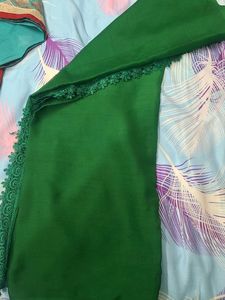 Elegant Green Dupatta with Lace Trim