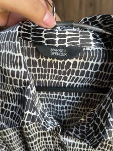 Chic Black &amp; White Printed Button-Down Shirt