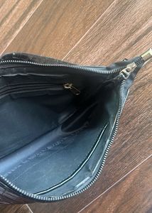 IMPORTED THRIFTED Black Croc Embossed Shoulde