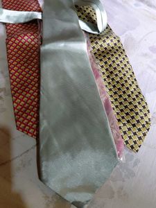 Classic Red Floral Pattern Tie combo
