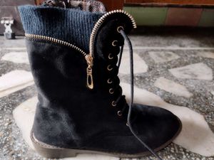 Stylish Black Zip-Up Ankle Boots