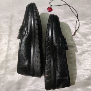 Cute &amp; Classic Clean-Girl Black Leather Loafers