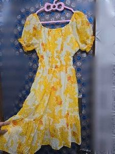 Chic Yellow Floral Midi Dress