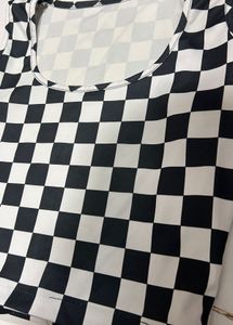 strechy tank top black and white