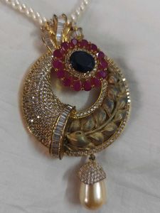 Elegant Pearl Necklace with Statement Pendant