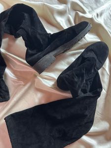 Chic Black Over-the-Knee Boots