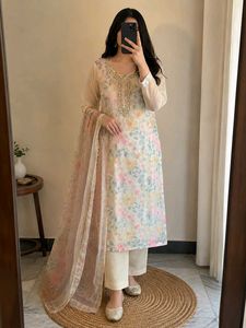 Pastel Floral Embroidered Suit Set Organza Dupatta