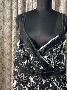 Chic Black &amp; White Floral Print Dress