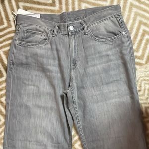 H&amp;M New Straight Loose fit Lightweight Jeans