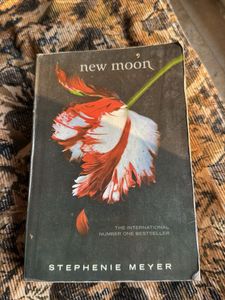 New Moon by Stephenie Meyer