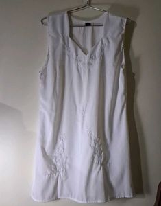 White Sleeveless short kurti