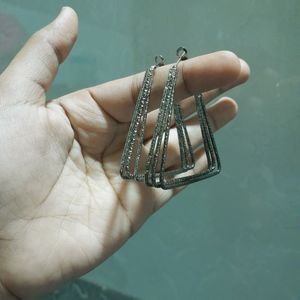 PARTY EARING GREY