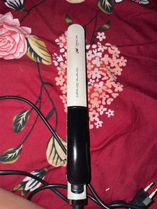 Iconic Me Xtreme Straight Hair Straightener