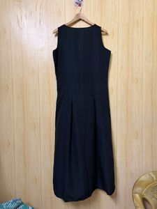 Classic Black Sleeveless V-Neck Dress