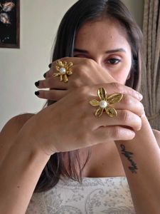 2 Adjustable Gold Flower Pearl Ring Set