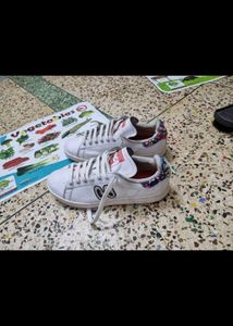 Rare vintage  White Adidas Sneakers with Flor