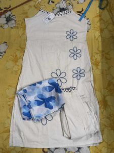 Chic White Kurta Set with Blue Floral Print