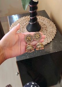 Gold Earrings ( Jhumka)