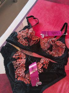 black sexy lingerie set