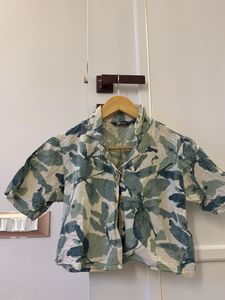 Stylish Leaf Print Cropped Shirt