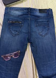 Light Stretch  Waist 33iches Mid Rise Jeans .comfortable Fabric And Fit With Back Pockets too.