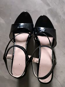 Chic Black Heeled Sandals